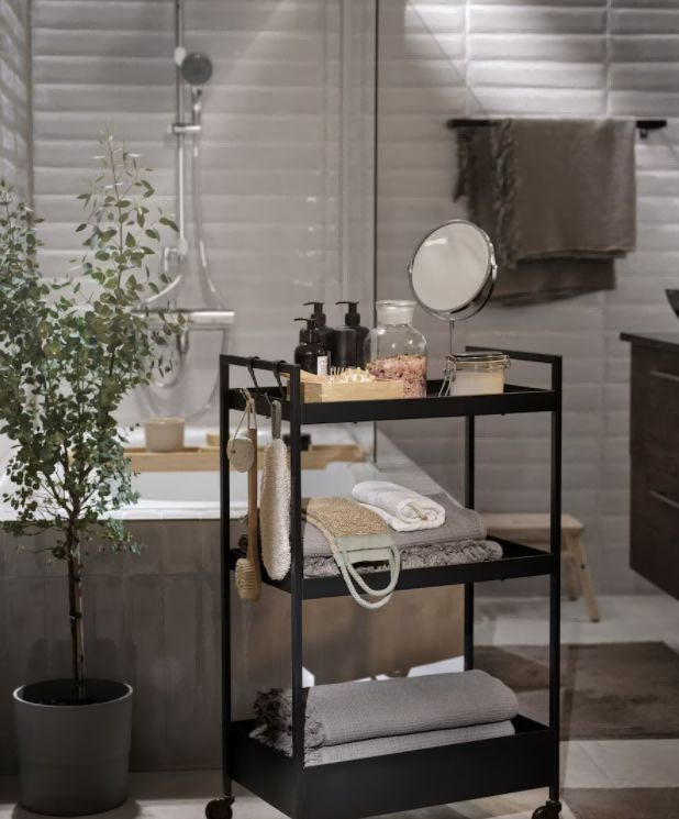 浴室装修灵感|适合现代城市家庭的深色木质共享浴室