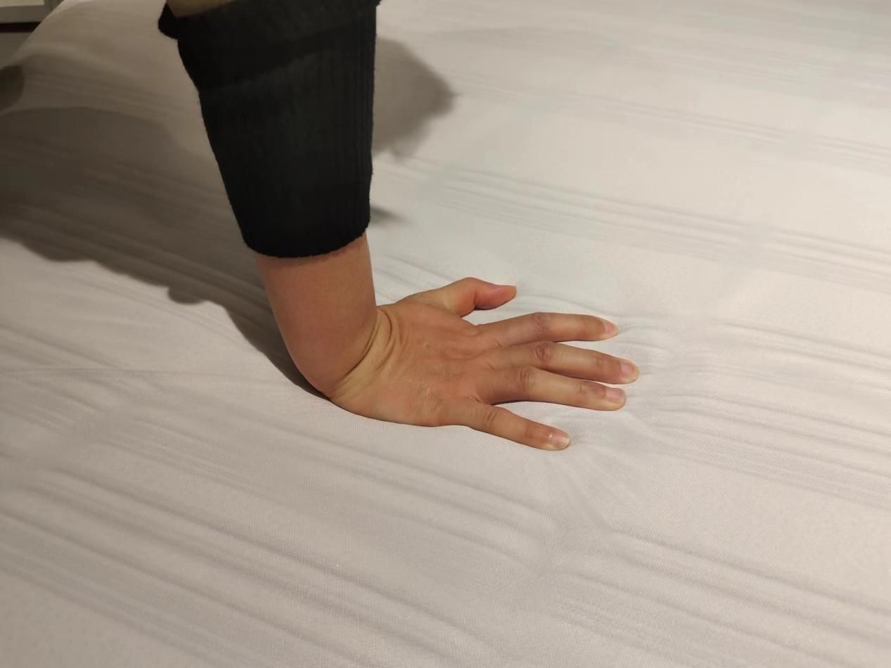 穗宝健脊之冠床垫测评：一款自然好睡的健脊硬床垫，超解乏