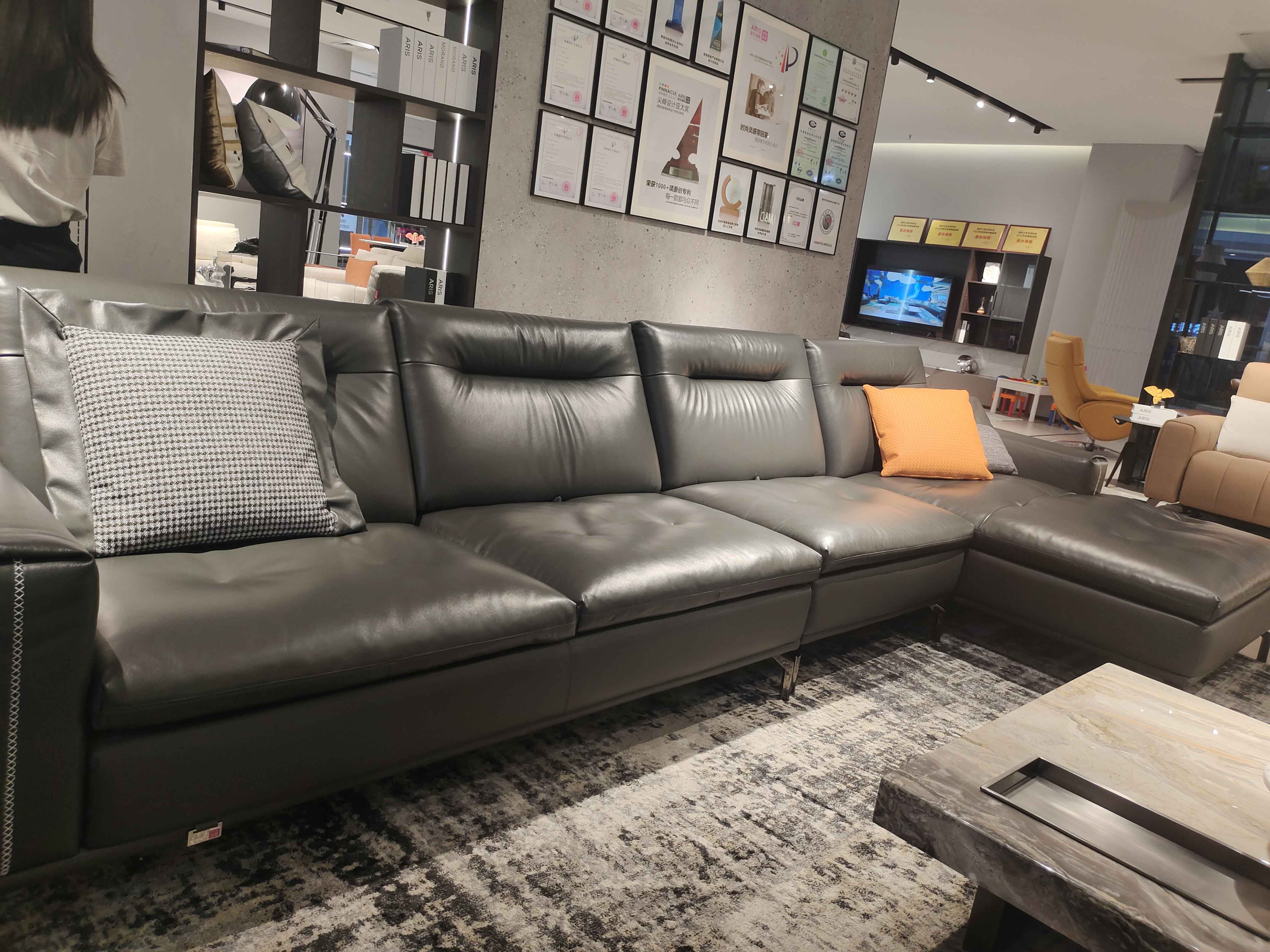 亲测体验：爱依瑞斯皮沙发，品质、舒适与耐用的象征