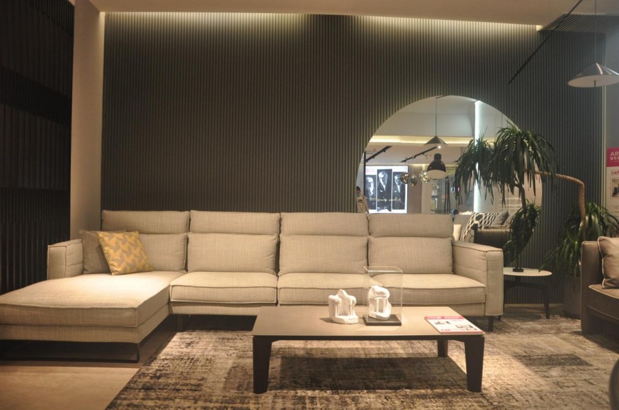 布艺沙发舒适升级，爱依瑞斯爱德蒙打造现代家居新体验