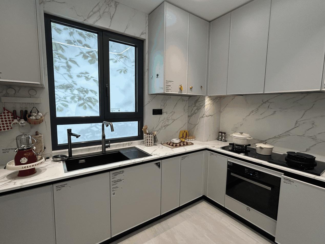 德赛斯岩板亮相“好房子科技展”，于首都盛会演绎理想厨房范本