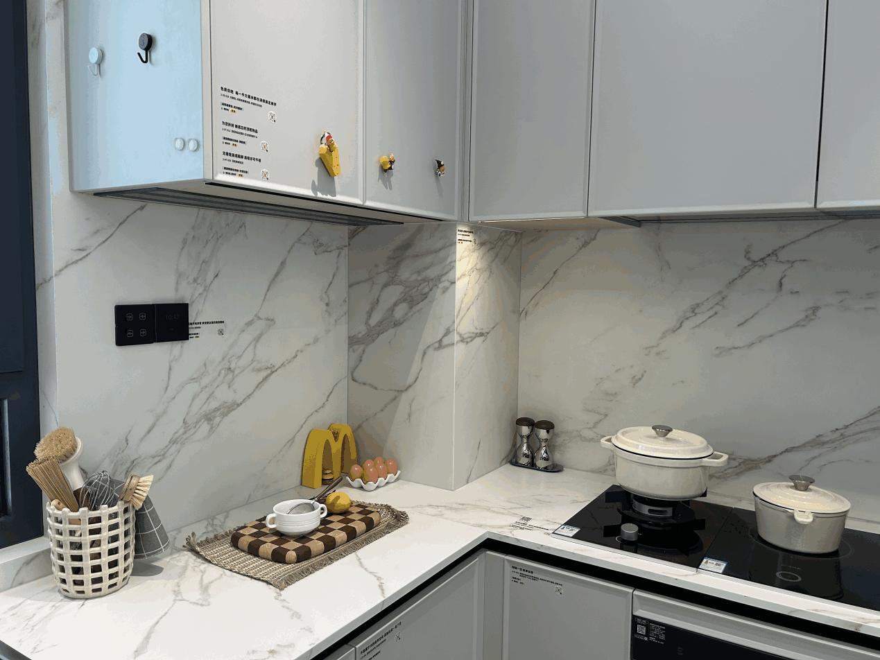 德赛斯岩板亮相“好房子科技展”，于首都盛会演绎理想厨房范本