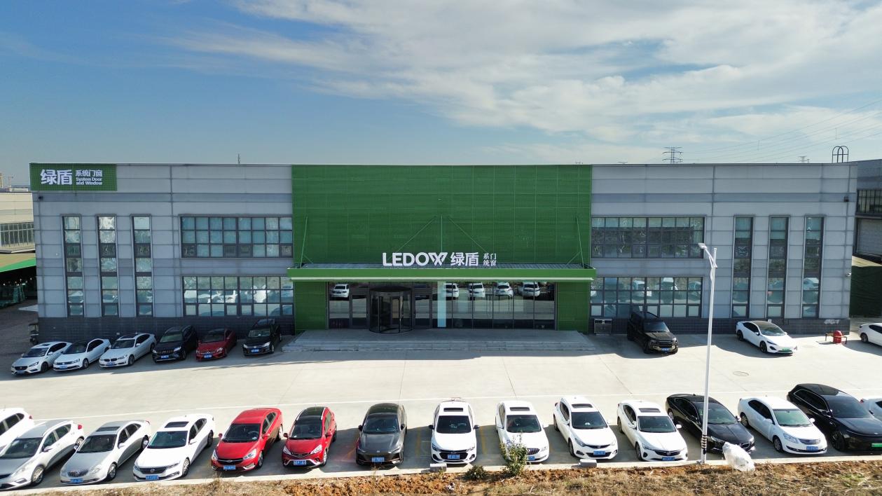 破局同质化，定义新净界！绿盾自洁净醛高性能门窗成健康人居新选择